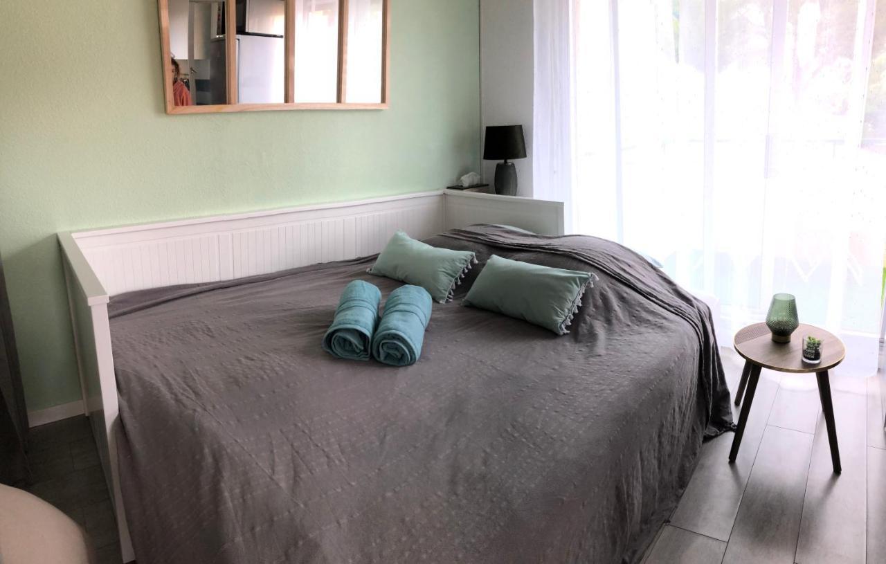 Studio Avec Terrasse Et Piscine Бандоль Экстерьер фото